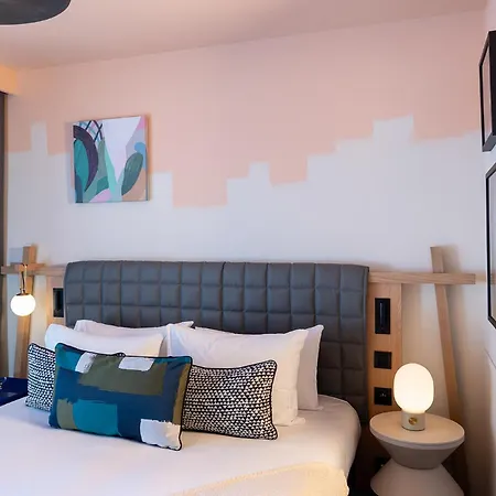 Les Artistes Hotel