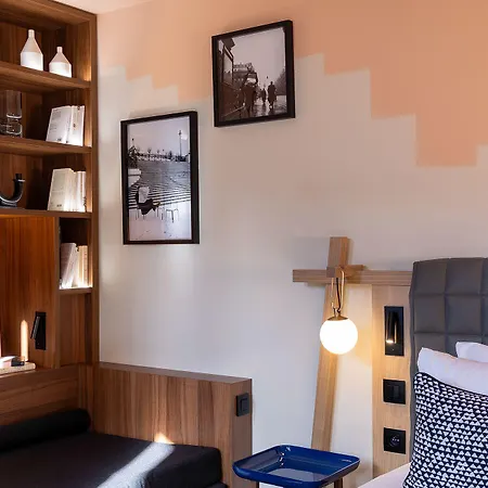 Les Artistes Hotel