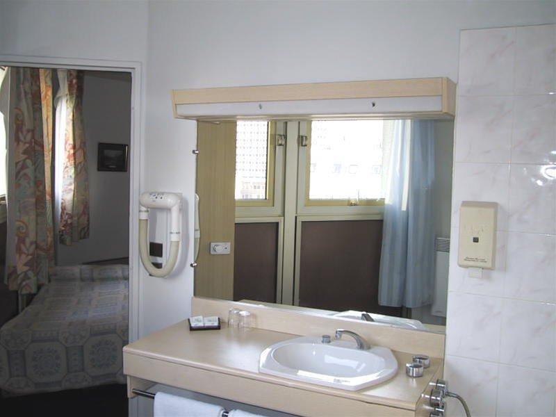 Hotel Les Artistes Paris